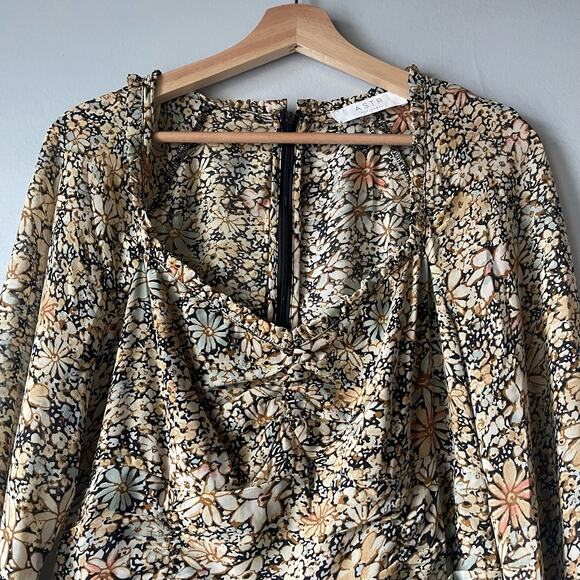 ASTR The Label Marcella Ruched Ruffled Floral Dress Size Medium - Picture 4 of 6
